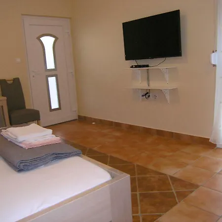 Apartment Damijan Krk Town Exterior photo