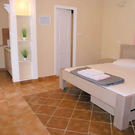 Apartment Damijan Krk Town Exterior photo